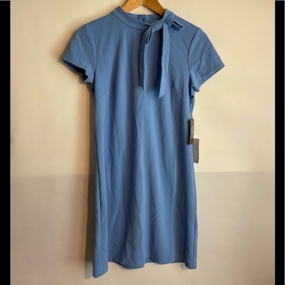 Vince Camuto Shift Dress Bow Neck Size 4 Blue Short Sleeve NWT - Picture 1 of 8